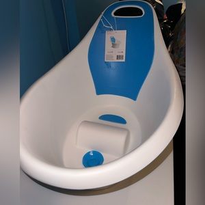 BRAND NEW Munchkin Sit & Soak™ Dual-Stage Tub- White & Blue